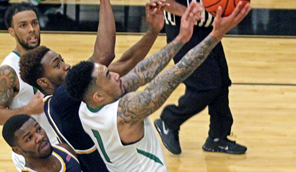 Copyright 2016; Wilmington University. All rights reserved. File photo of Tyaire Ponzo-Meek against Goldey-Beacom, taken by Frank Stallworth.