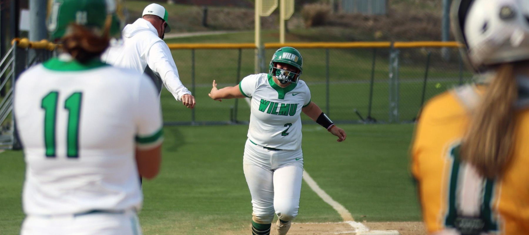 Lauren Lopez Sets Career RBI Record; Annie Davila Hits Three Homers in CACC Split with Felician