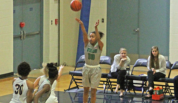 Early Hole Harms Wilmington Women’s Basketball at St. Thomas Aquinas, 90-73, in Season Opener
