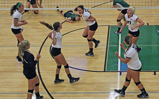 Multifaceted Offensive Attack Leads Wilmington Volleyball to Sweep at Holy Family